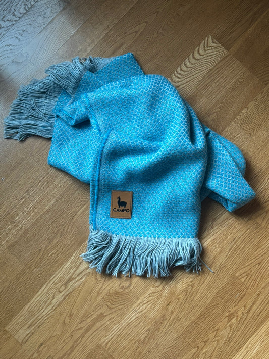 Handwoven alpaca throw blanket by Campo Alpaca – minimalist Carlos style with premium lightweight texture
