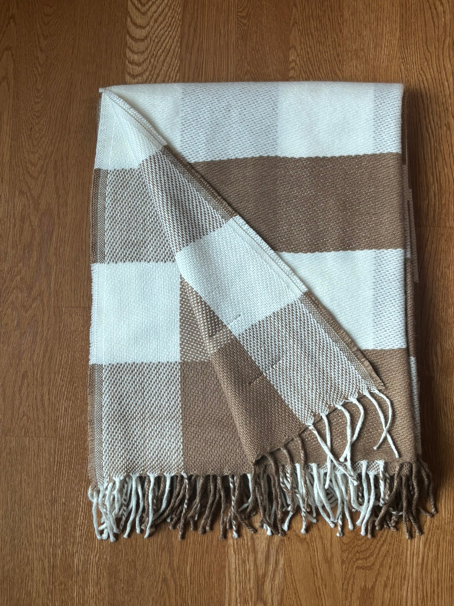 Handwoven alpaca throw blanket by Campo Alpaca – minimalist Carlos style with premium lightweight texture